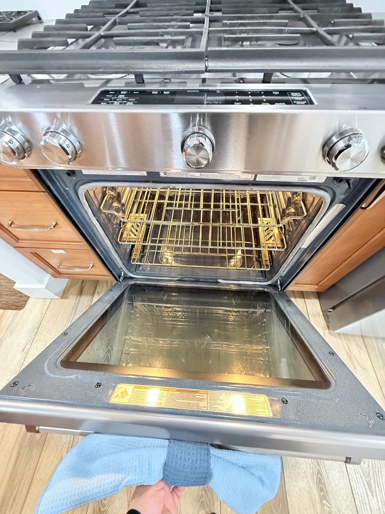 Oven cleaned inside